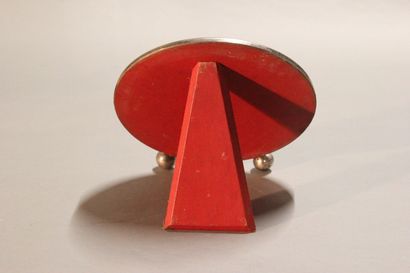 Modernist circular mirror in chromed metal.

Pose...