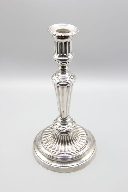 Pair of candlesticks in silver plated bronze.

Shafts...