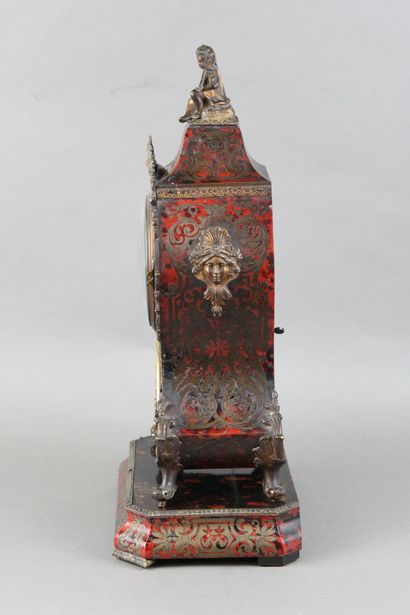 Small cartel of violin shape, and its base...