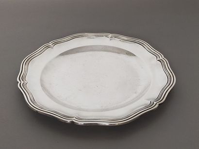 Round silver dish of circular form.

Decoration...