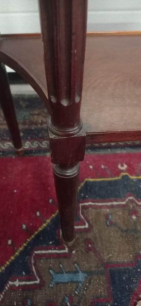 Mahogany and mahogany veneer console of trapezoidal...