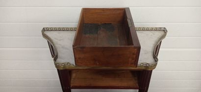 Mahogany and mahogany veneer console of trapezoidal...