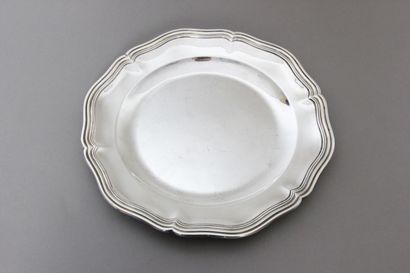 Round silver dish of circular form.

Decoration...