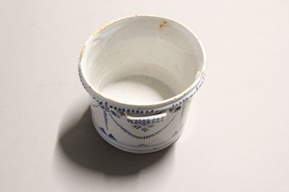 Refreshment stand in blue and white earthenware.

Decorated...