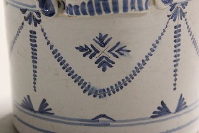 Refreshment stand in blue and white earthenware.

Decorated...