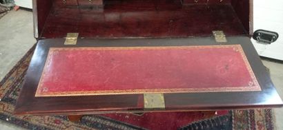 Commode scriban en acajou et placage d'acajou.

La...