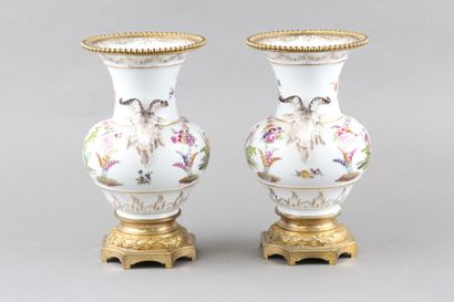 MEISSEN.

Pair of baluster vases in polychrome...