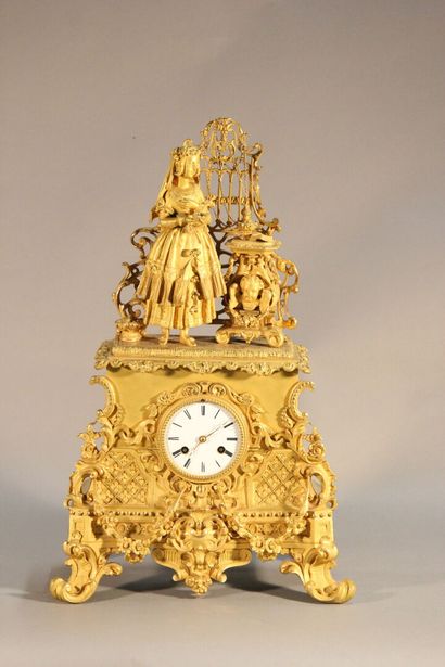 Clock in gilded and chased bronze.

The upper...