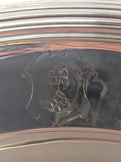 Circular silver dish bordered with nets.

Wing...