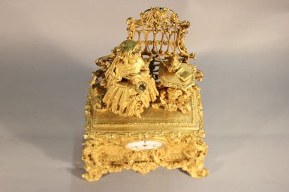 Clock in gilded and chased bronze.

The upper...