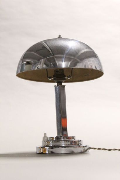 Lamp in chromed metal of mushroom form.

Circular...