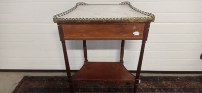 Mahogany and mahogany veneer console of trapezoidal...