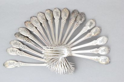 Silver household with violin spatula, foliage...