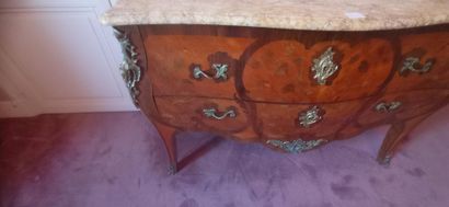 Chest of drawers in veneer curved all sides.

Opens...