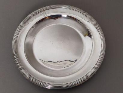Circular silver dish bordered with nets.

Wing...