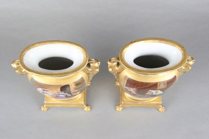 Pair of polychrome porcelain vases

Painted...