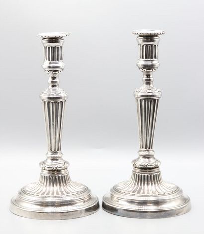 Pair of candlesticks in silver plated bronze.

Shafts...