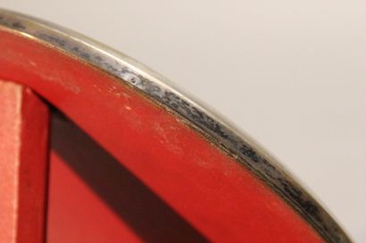 Modernist circular mirror in chromed metal.

Pose...
