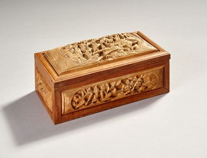 CHINA.

Curious box in natural wood.

Decorated...