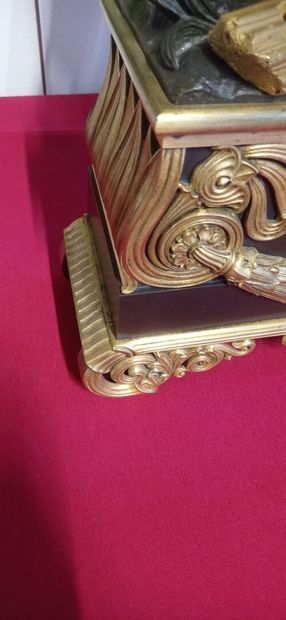 Important mantelpiece in bronze with double...