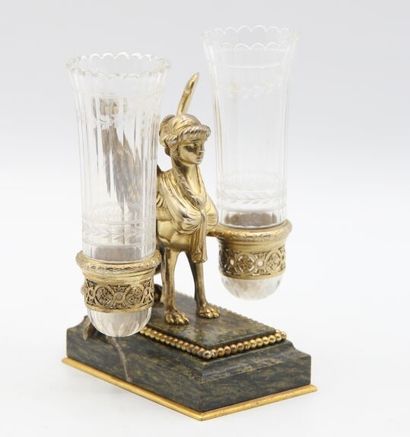 BOIN TABURET 

Bouquet holder in vermeil...