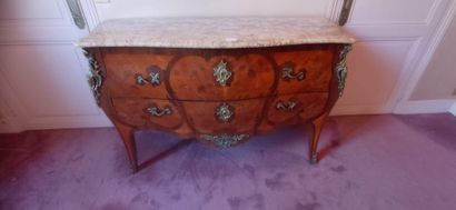Chest of drawers in veneer curved all sides.

Opens...