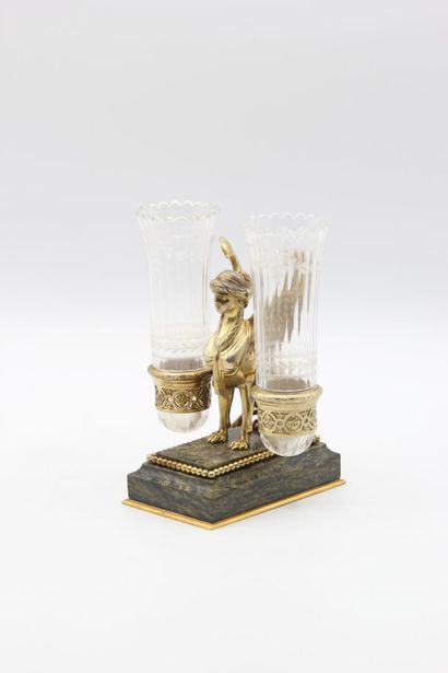 BOIN TABURET 

Bouquet holder in vermeil...