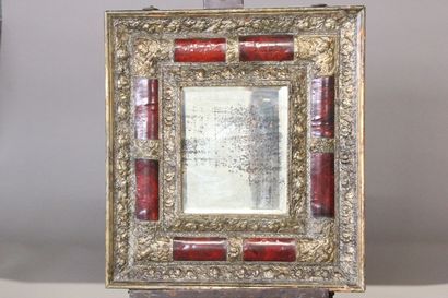 Mirror in red scales and gilded copper.

Decorated...