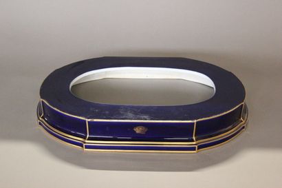Sevres.

Important especially 