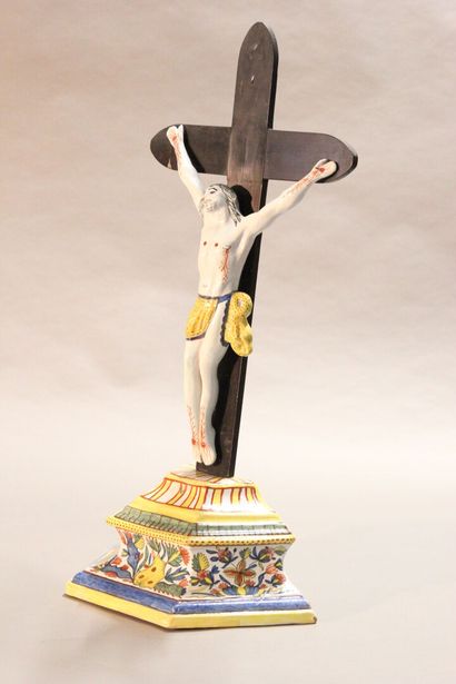 ROUEN.

Christ in polychrome earthenware.

Base...