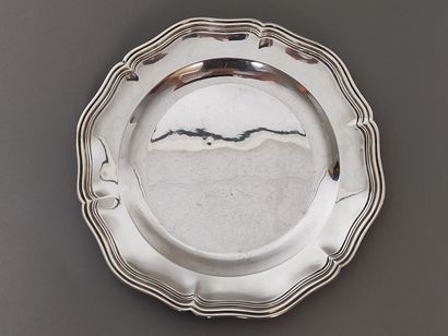 Round silver dish of circular form.

Decoration...