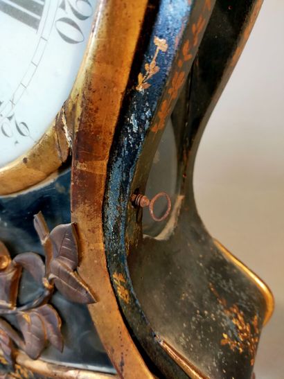 Cartel of violin shape in the Martin varnish...