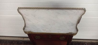 Mahogany and mahogany veneer console of trapezoidal...