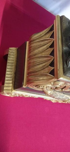 Important mantelpiece in bronze with double...