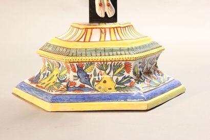 ROUEN.

Christ in polychrome earthenware.

Base...