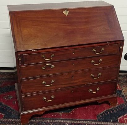 Commode scriban en acajou et placage d'acajou.

La...