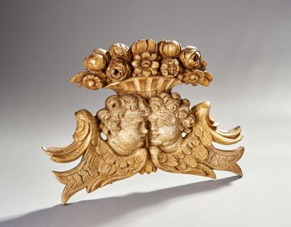 Decorative element in carved gilded wood...