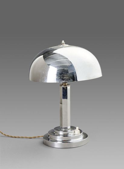 Lamp in chromed metal of mushroom form.

Circular...