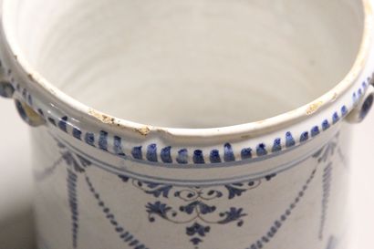 Refreshment stand in blue and white earthenware.

Decorated...