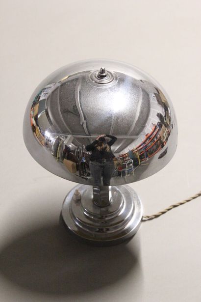 Lamp in chromed metal of mushroom form.

Circular...