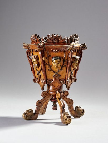Curious carved wooden cup.

Full decoration...