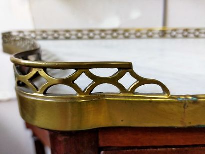 Mahogany and mahogany veneer console of trapezoidal...