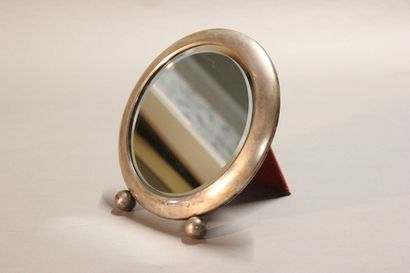 Modernist circular mirror in chromed metal.

Pose...