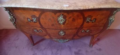 Chest of drawers in veneer curved all sides.

Opens...