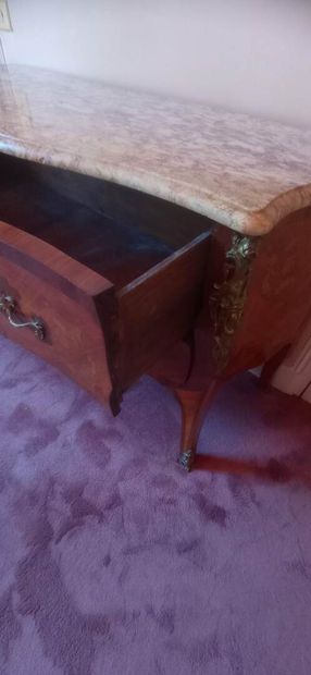 Chest of drawers in veneer curved all sides.

Opens...