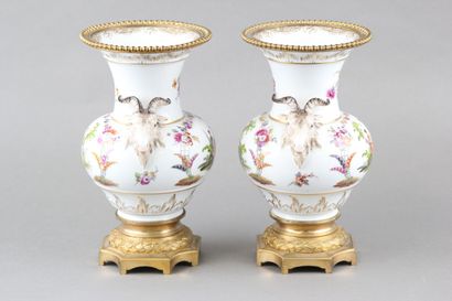 MEISSEN.

Pair of baluster vases in polychrome...