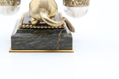 BOIN TABURET 

Bouquet holder in vermeil...