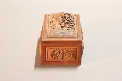 CHINA.

Curious box in natural wood.

Decorated...