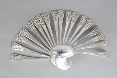 DEBAIN 

Important silver menagere of 137...