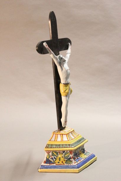 ROUEN.

Christ in polychrome earthenware.

Base...